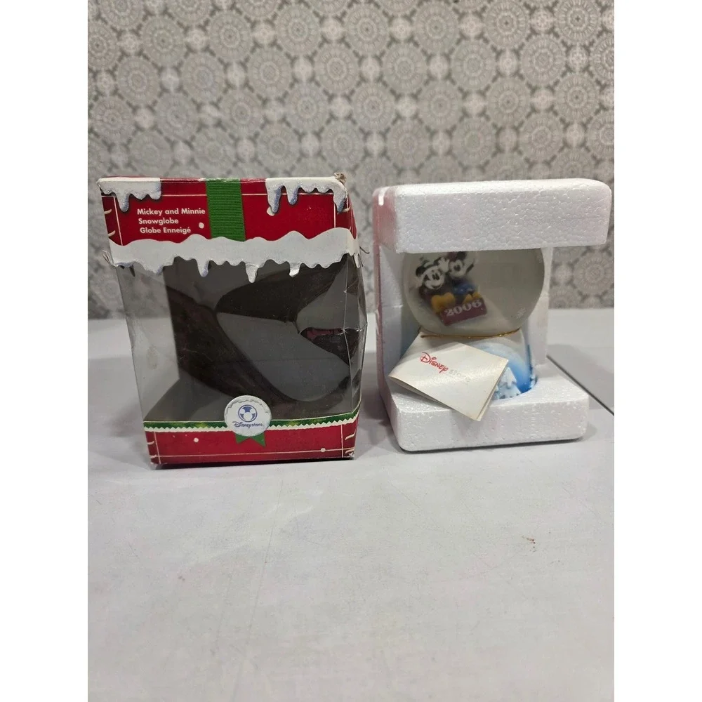 Disney Mickey Minnie Mouse‎ 2006 Christmas Snow Globe with Box